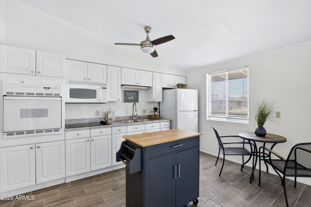 10582 W OAKMONT Drive, Sun City, AZ 85351 — photo 5