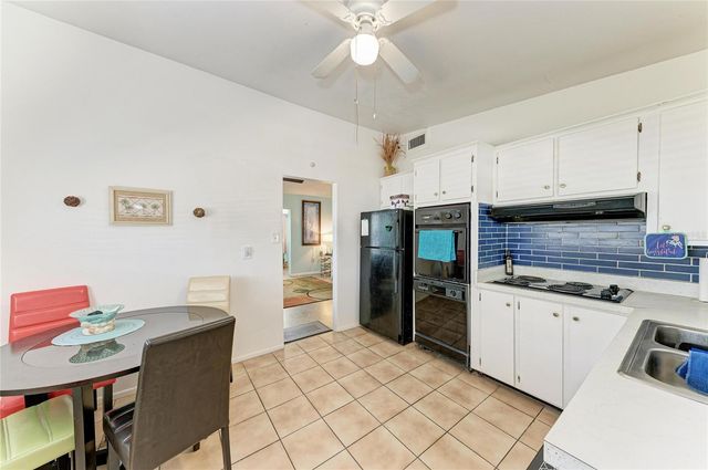 2564 WOOD STREET, Sarasota, FL 34237