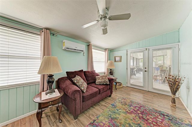 2564 WOOD STREET, Sarasota, FL 34237