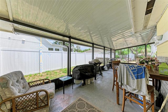 2564 WOOD STREET, Sarasota, FL 34237
