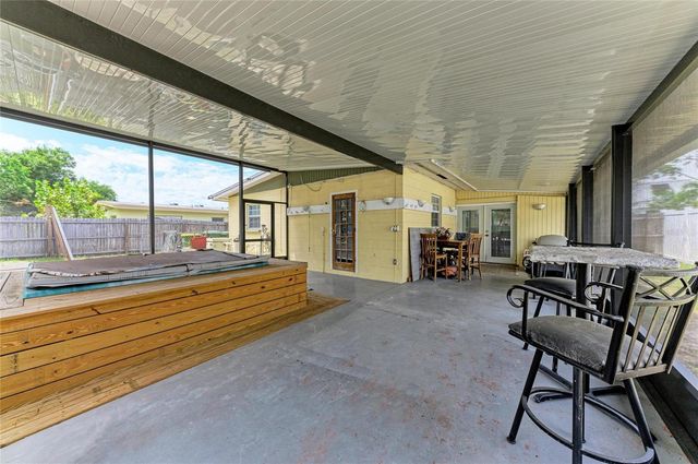 2564 WOOD STREET, Sarasota, FL 34237