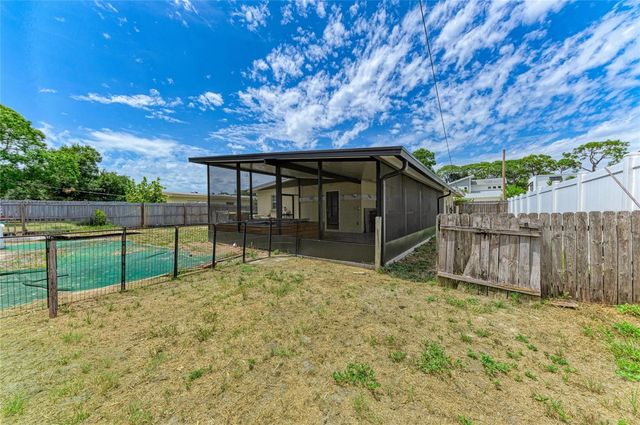 2564 WOOD STREET, Sarasota, FL 34237