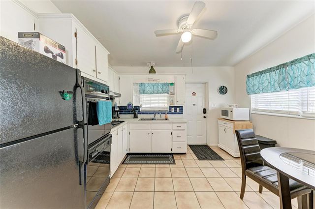 2564 WOOD STREET, Sarasota, FL 34237