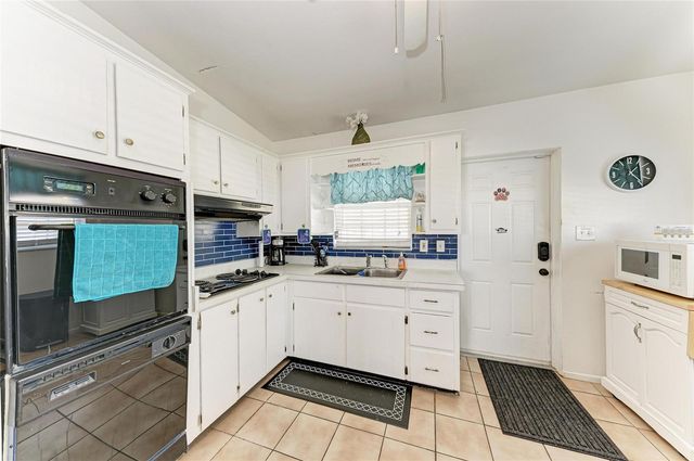2564 WOOD STREET, Sarasota, FL 34237