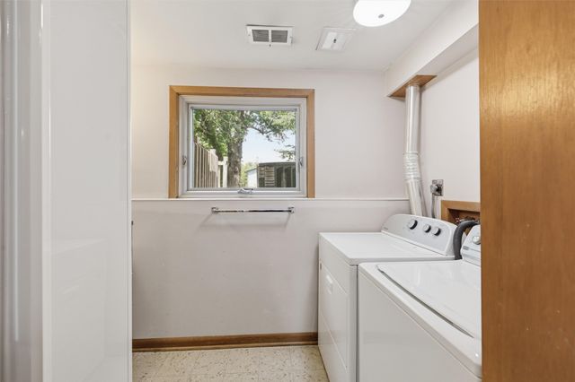 3905 Bel Aire Road, Des Moines, IA 50310