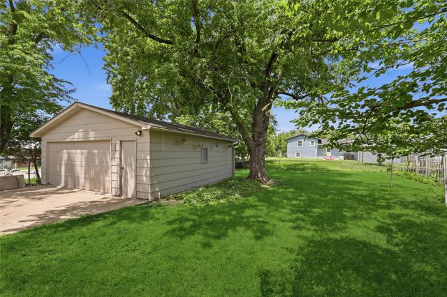 3905 Bel Aire Road, Des Moines, IA 50310