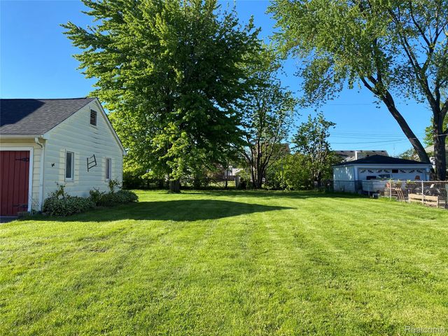 21258 Bon Heur Street, St. Clair Shores, MI 48081