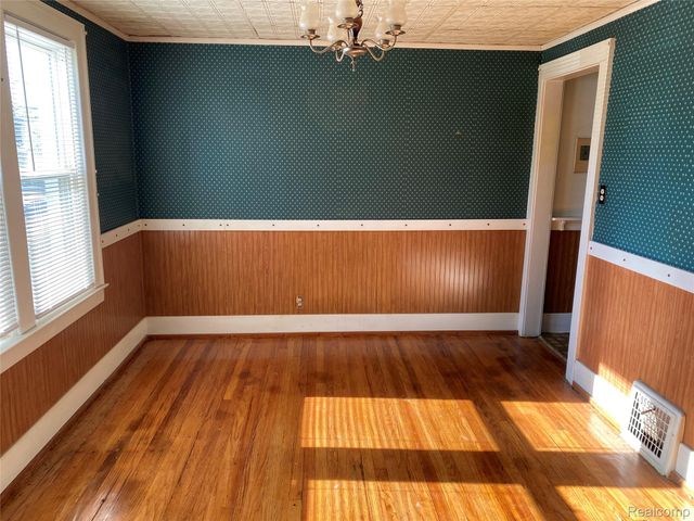 21258 Bon Heur Street, St. Clair Shores, MI 48081