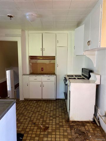 21258 Bon Heur Street, St. Clair Shores, MI 48081