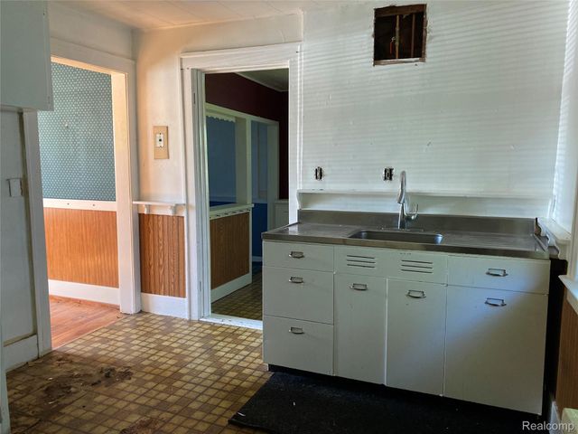 21258 Bon Heur Street, St. Clair Shores, MI 48081