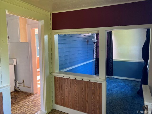 21258 Bon Heur Street, St. Clair Shores, MI 48081