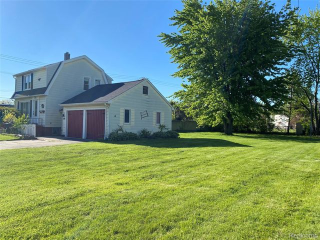 21258 Bon Heur Street, St. Clair Shores, MI 48081