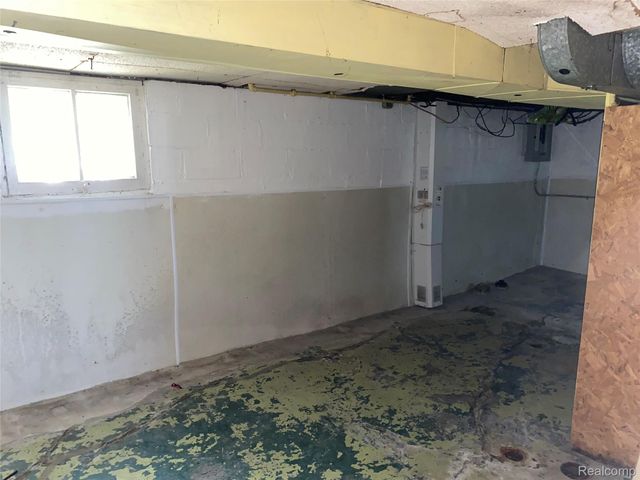 21258 Bon Heur Street, St. Clair Shores, MI 48081