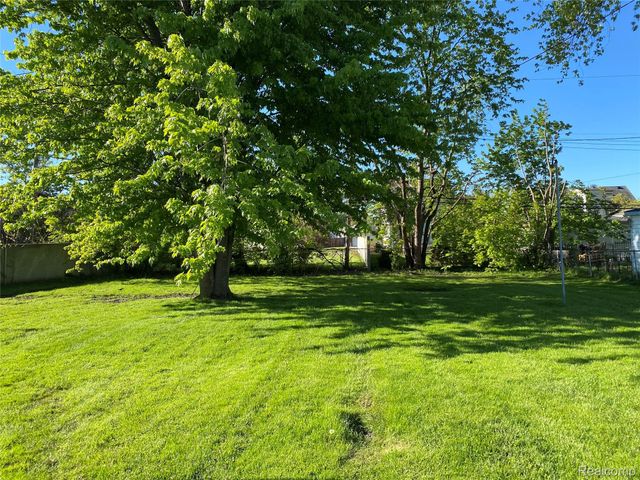 21258 Bon Heur Street, St. Clair Shores, MI 48081