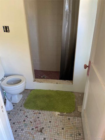 21258 Bon Heur Street, St. Clair Shores, MI 48081
