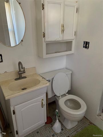 21258 Bon Heur Street, St. Clair Shores, MI 48081