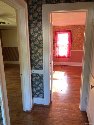 21258 Bon Heur Street, St. Clair Shores, MI 48081