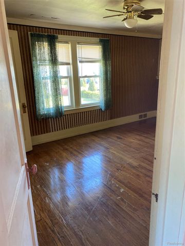 21258 Bon Heur Street, St. Clair Shores, MI 48081