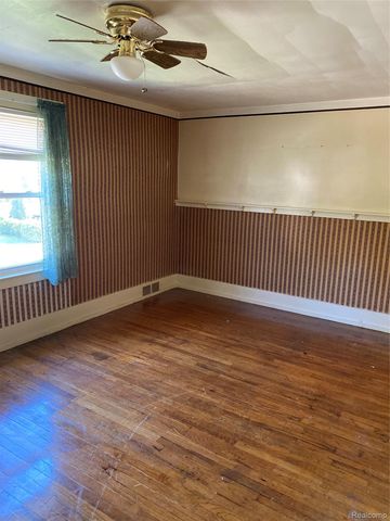 21258 Bon Heur Street, St. Clair Shores, MI 48081