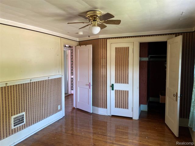 21258 Bon Heur Street, St. Clair Shores, MI 48081
