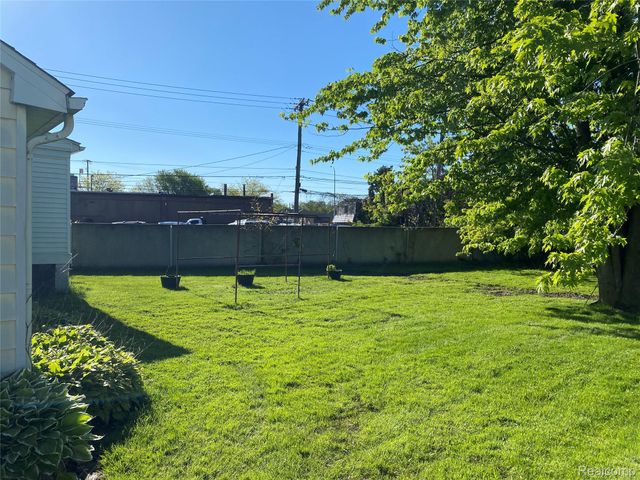 21258 Bon Heur Street, St. Clair Shores, MI 48081