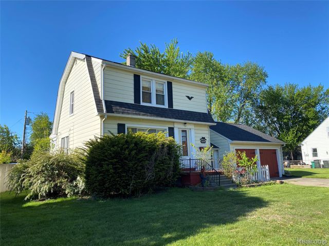 21258 Bon Heur Street, St. Clair Shores, MI 48081