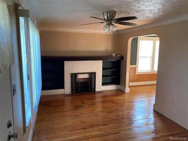 21258 Bon Heur Street, St. Clair Shores, MI 48081