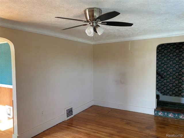 21258 Bon Heur Street, St. Clair Shores, MI 48081