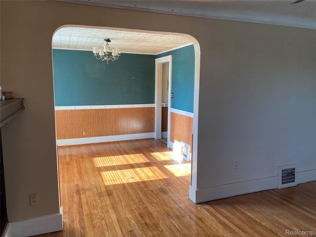 21258 Bon Heur Street, St. Clair Shores, MI 48081