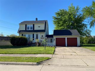 21258 Bon Heur Street, St. Clair Shores, MI 48081