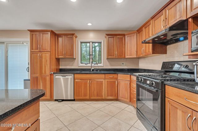 3 Cardinal Road, Holmdel, NJ 07733