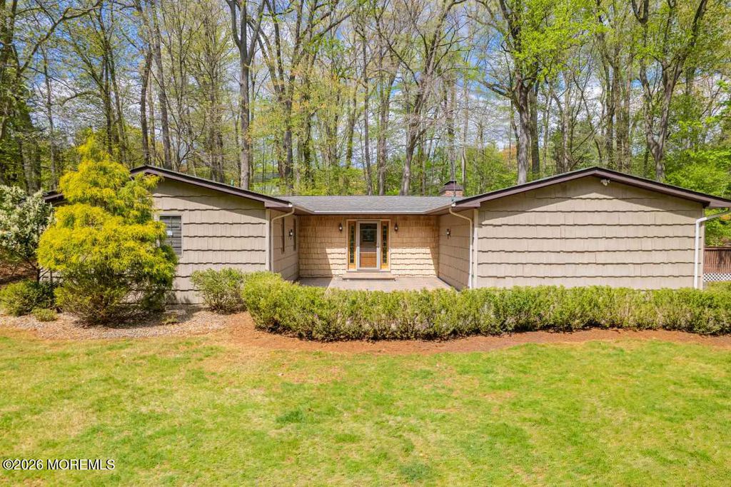 3 Cardinal Road, Holmdel, NJ 07733