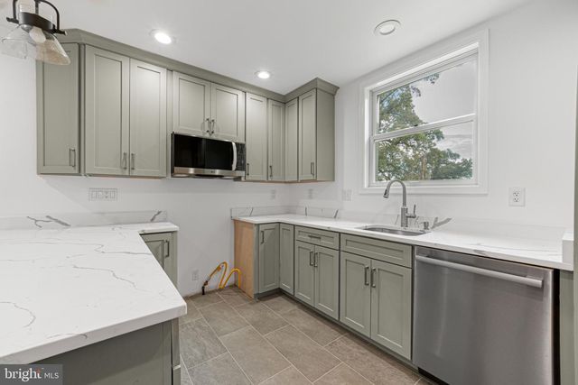 1124 45TH PL SE, Washington, DC 20019