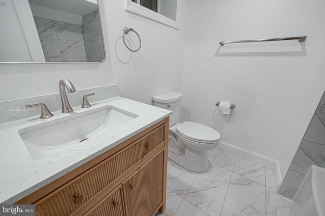 1124 45TH PL SE, Washington, DC 20019
