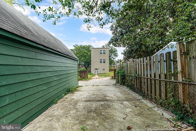 1124 45TH PL SE, Washington, DC 20019