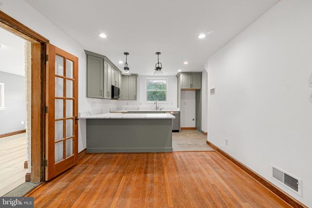 1124 45TH PL SE, Washington, DC 20019