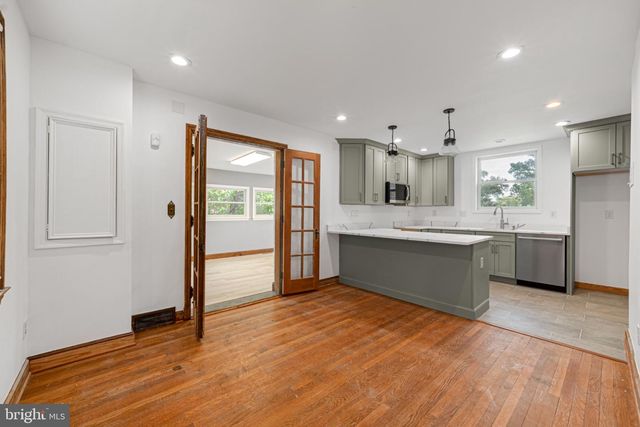 1124 45TH PL SE, Washington, DC 20019