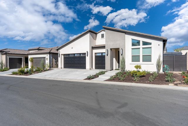 11176 N Via Revenna Drive, Fresno, CA 93730