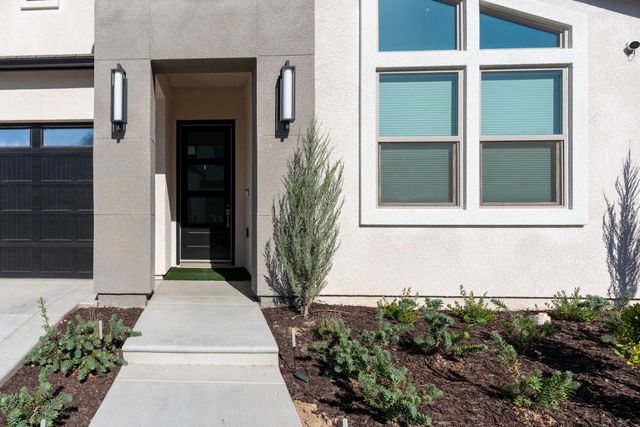 11176 N Via Revenna Drive, Fresno, CA 93730