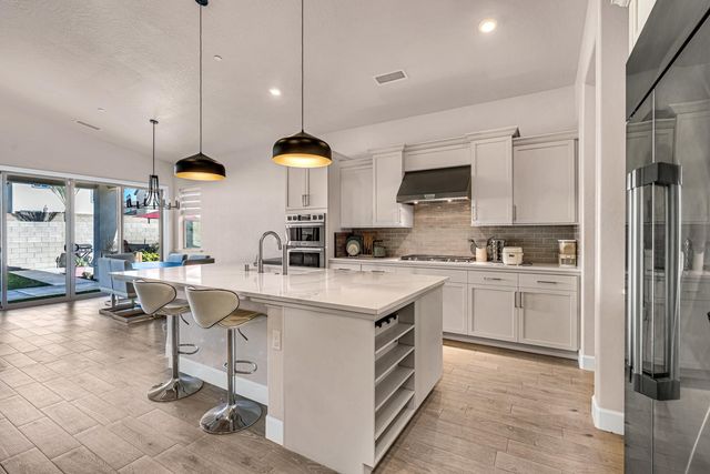 11176 N Via Revenna Drive, Fresno, CA 93730
