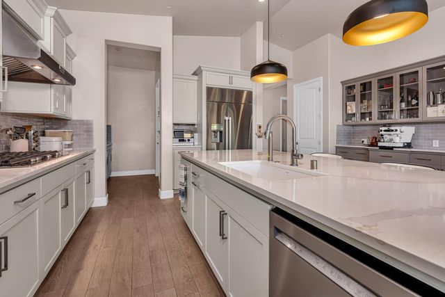 11176 N Via Revenna Drive, Fresno, CA 93730