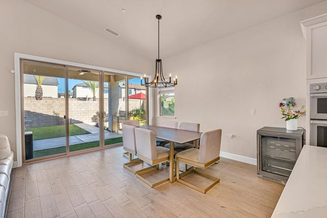 11176 N Via Revenna Drive, Fresno, CA 93730