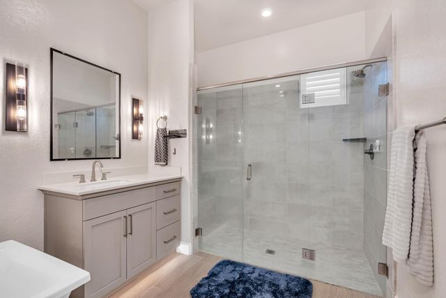 11176 N Via Revenna Drive, Fresno, CA 93730