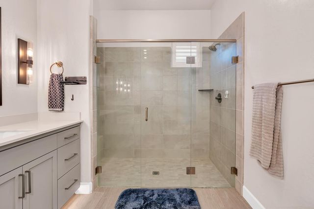 11176 N Via Revenna Drive, Fresno, CA 93730