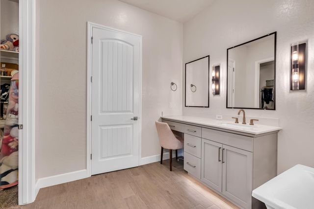 11176 N Via Revenna Drive, Fresno, CA 93730