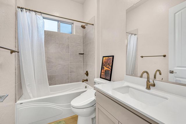 11176 N Via Revenna Drive, Fresno, CA 93730