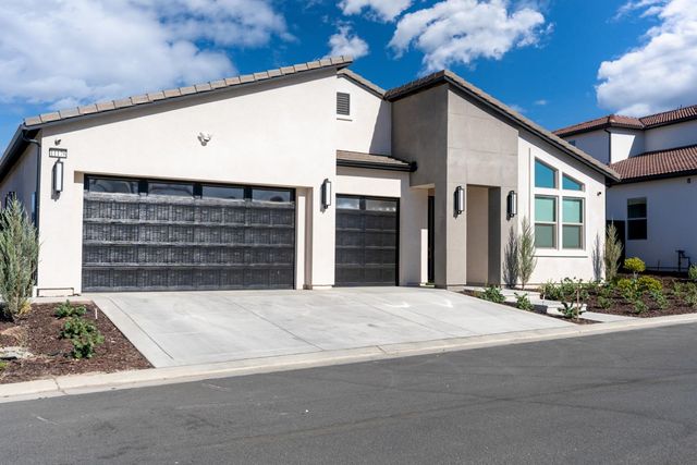11176 N Via Revenna Drive, Fresno, CA 93730