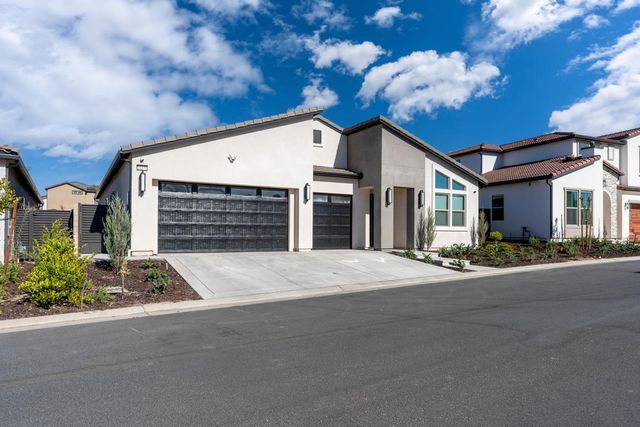 11176 N Via Revenna Drive, Fresno, CA 93730