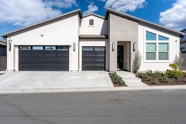 11176 N Via Revenna Drive, Fresno, CA 93730