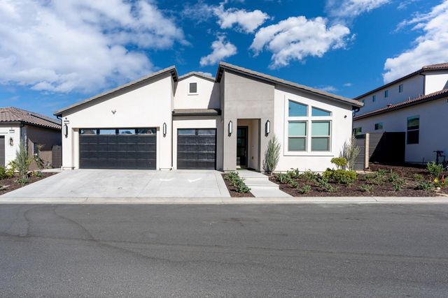 11176 N Via Revenna Drive, Fresno, CA 93730